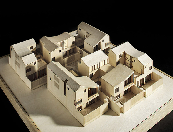 立面上沒有拘泥于傳統(tǒng)地域民居的造型符號