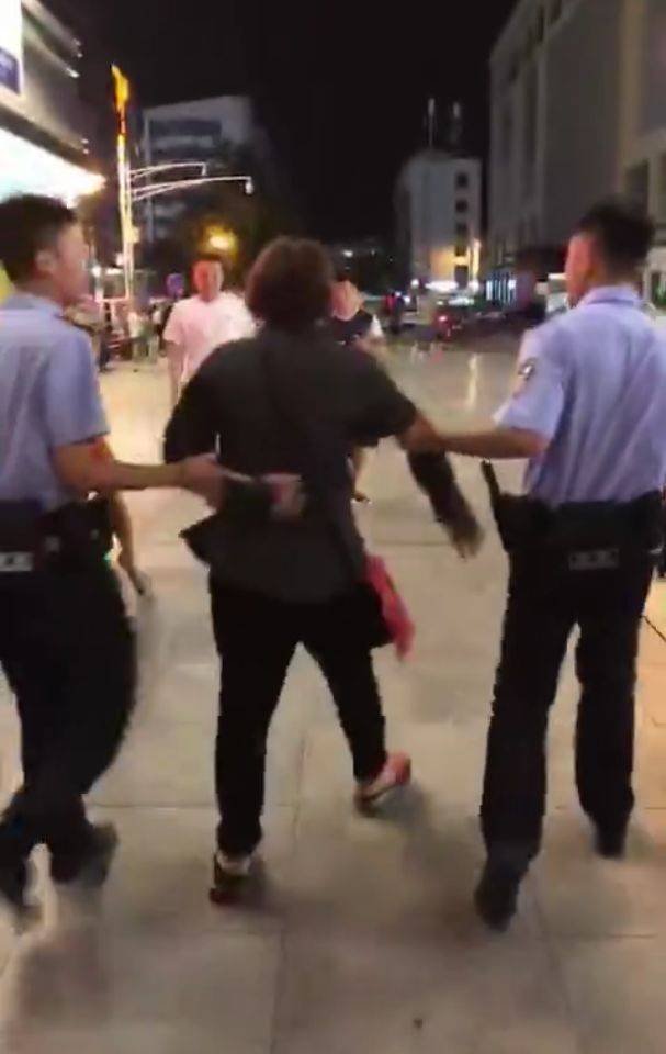 點擊此處即可免費領(lǐng)取裝修團購會名額