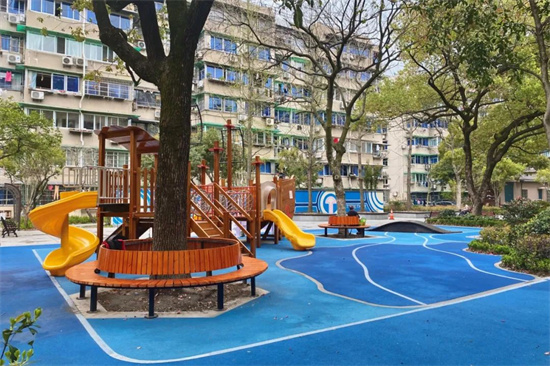 兩棟商務公寓和兩棟住宅樓