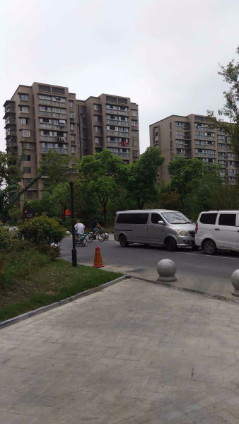 只有回遷房橫塘景苑和一些自建房