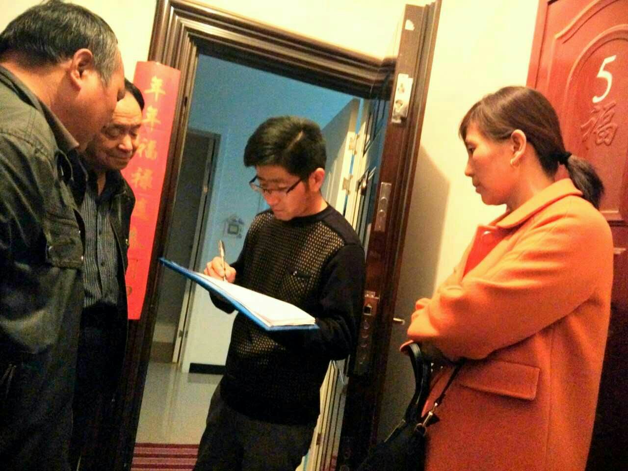 想引進物業公司對小區進行維護