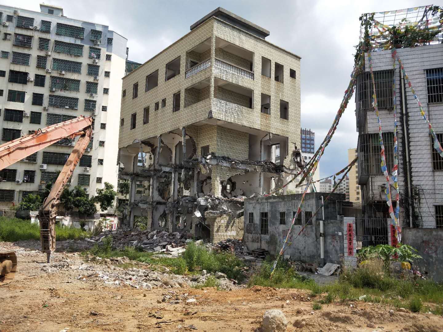 用?？谧钆；剡w房來形容